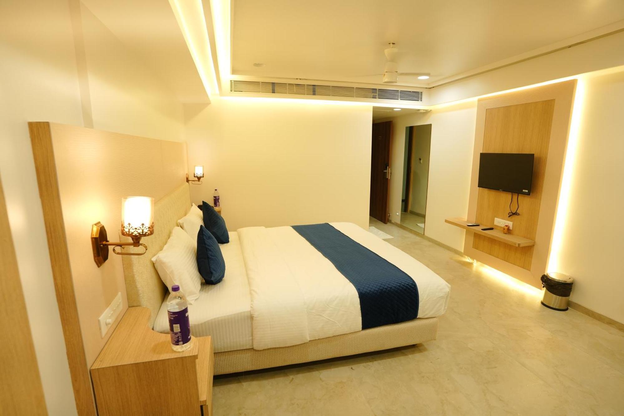 Hotel 6 Seasons, Koregoan Park, بونة المظهر الخارجي الصورة