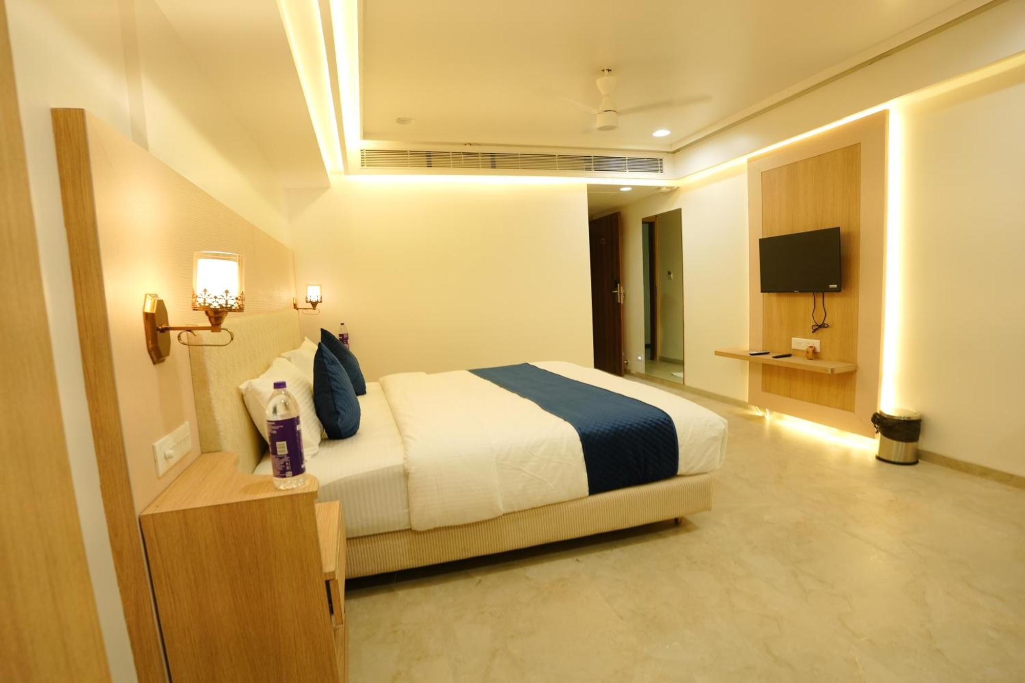 Hotel 6 Seasons, Koregoan Park, بونة المظهر الخارجي الصورة