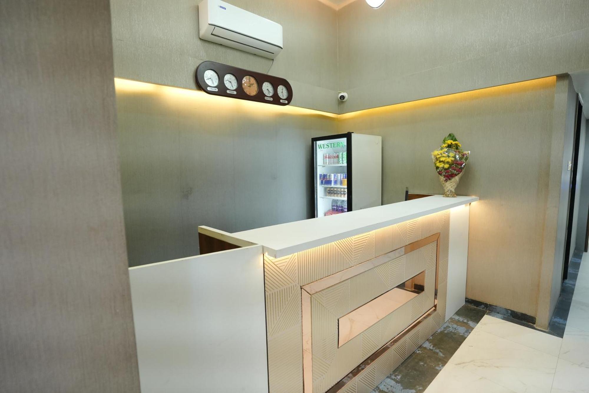 Hotel 6 Seasons, Koregoan Park, بونة المظهر الخارجي الصورة