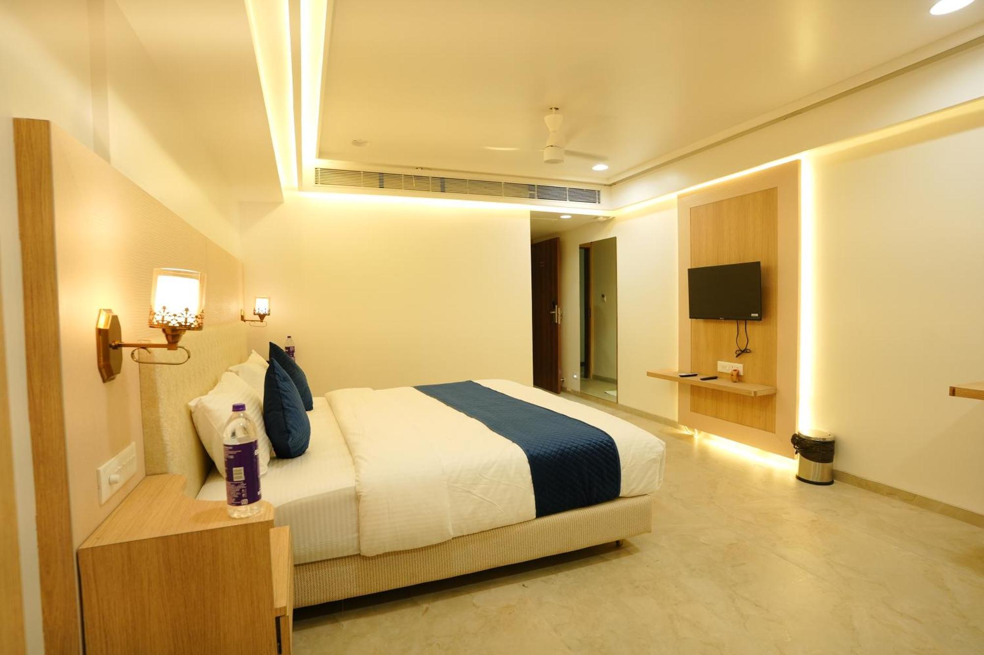 Hotel 6 Seasons, Koregoan Park, بونة المظهر الخارجي الصورة