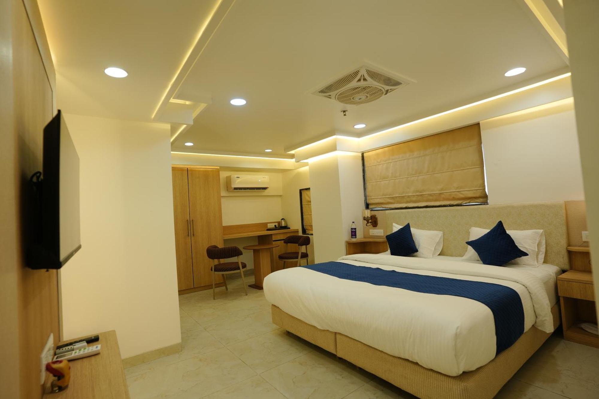 Hotel 6 Seasons, Koregoan Park, بونة المظهر الخارجي الصورة