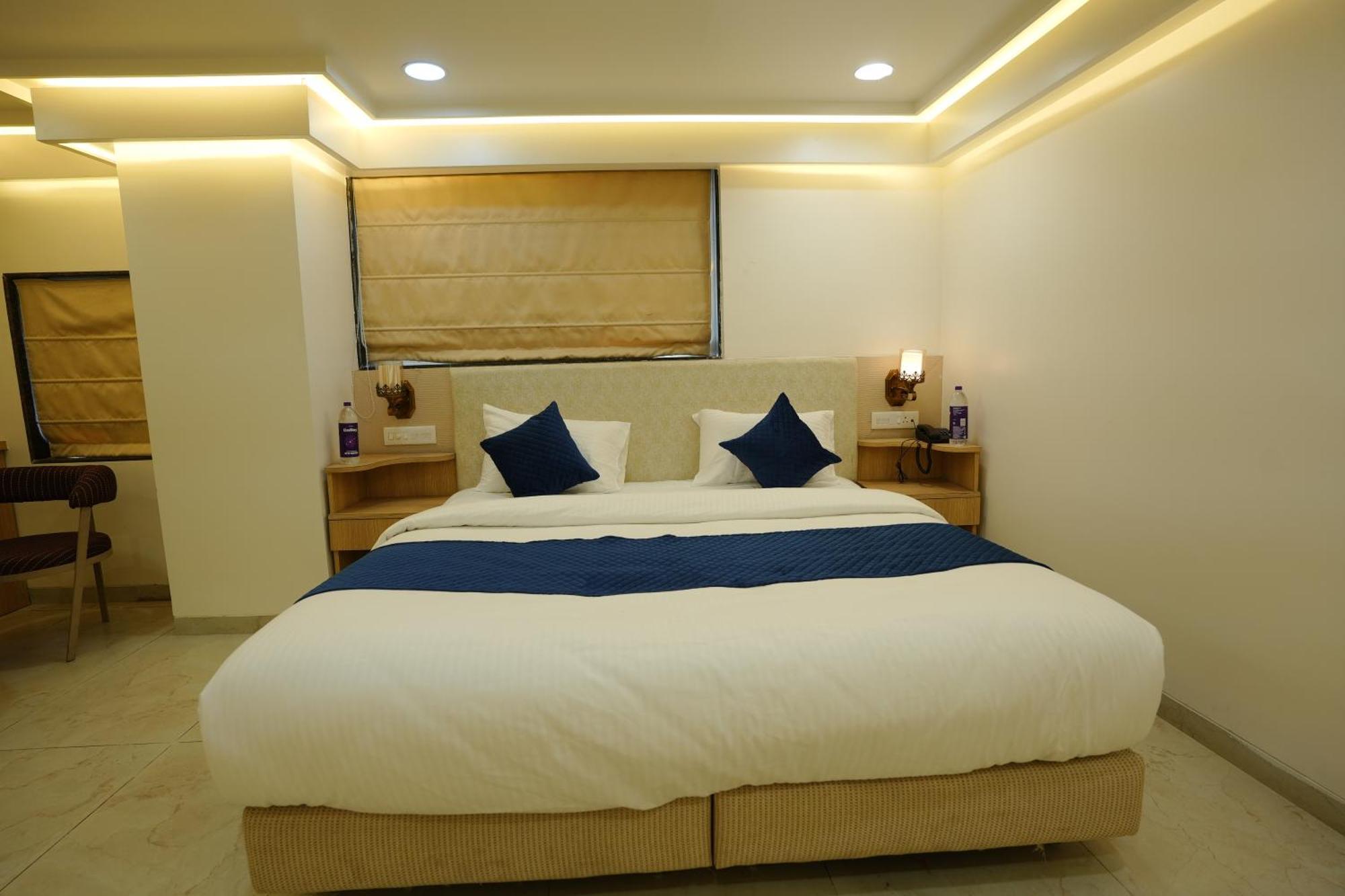 Hotel 6 Seasons, Koregoan Park, بونة المظهر الخارجي الصورة