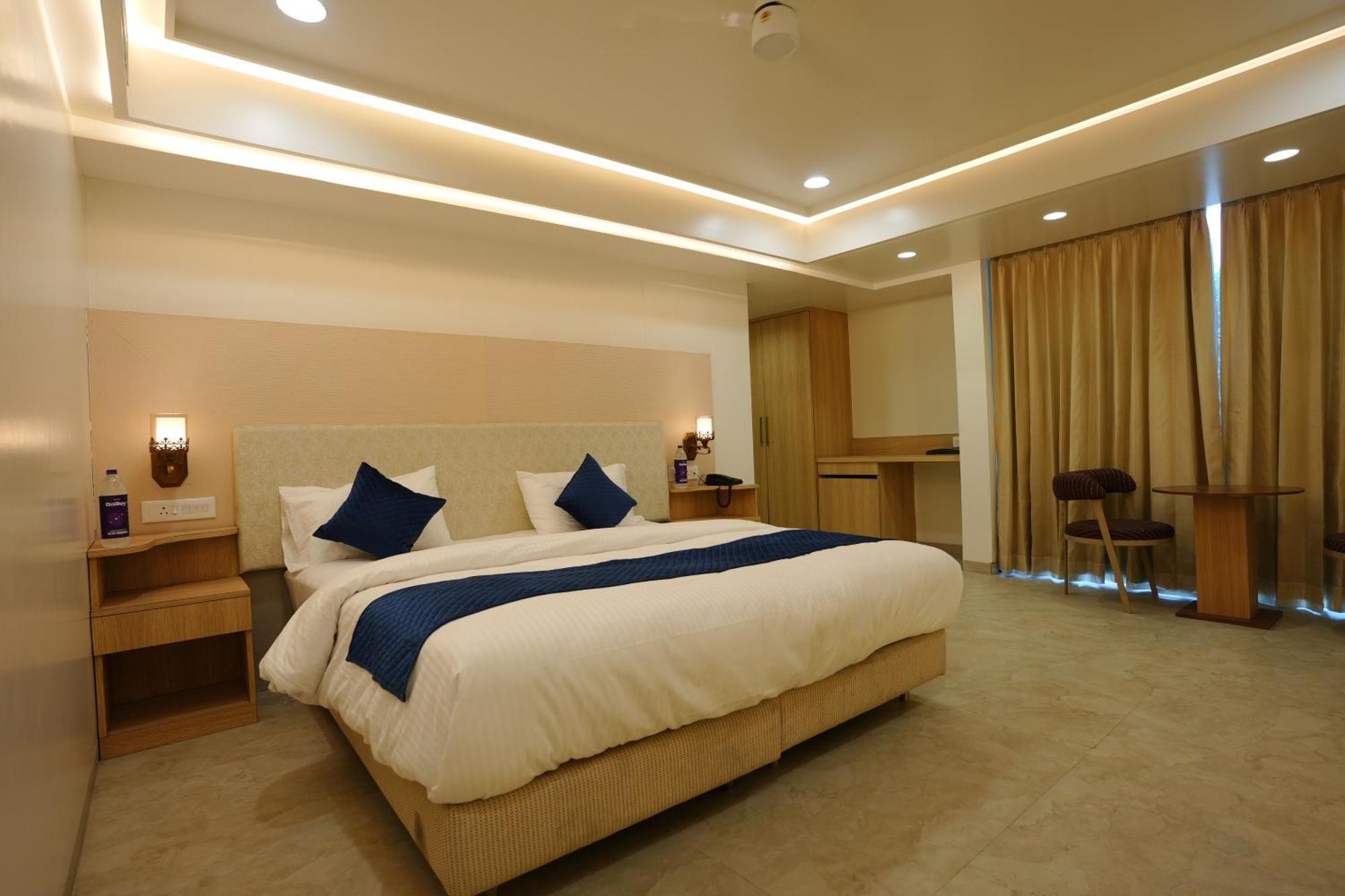 Hotel 6 Seasons, Koregoan Park, بونة المظهر الخارجي الصورة