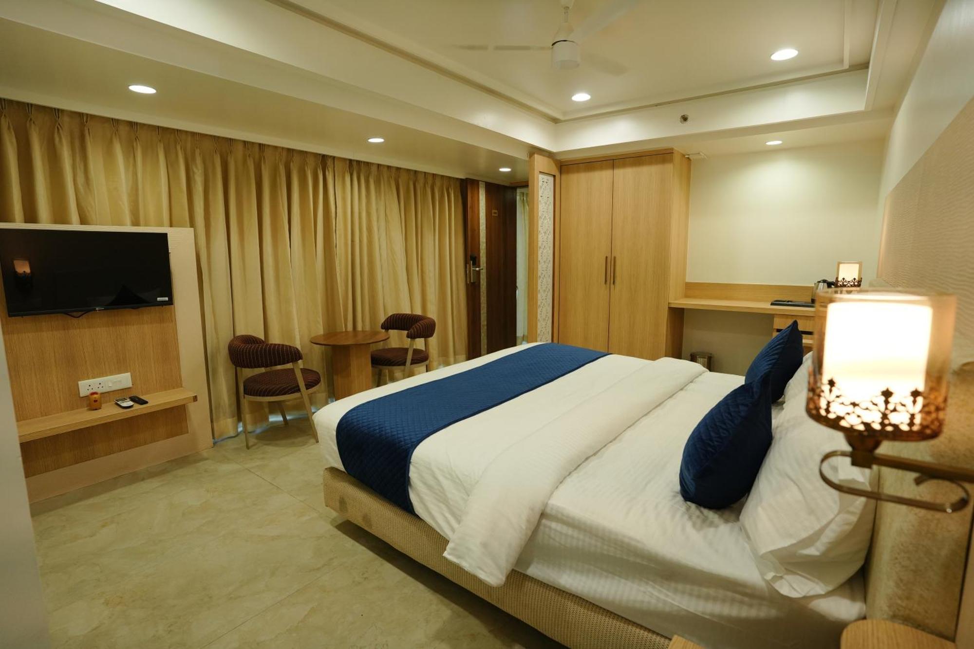 Hotel 6 Seasons, Koregoan Park, بونة المظهر الخارجي الصورة