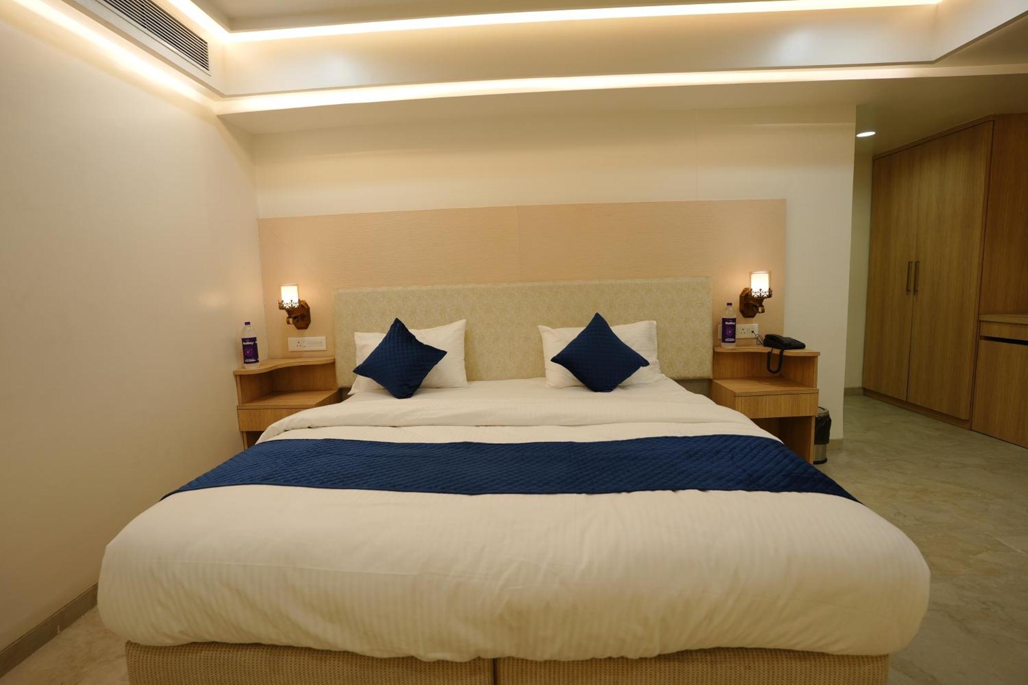 Hotel 6 Seasons, Koregoan Park, بونة المظهر الخارجي الصورة