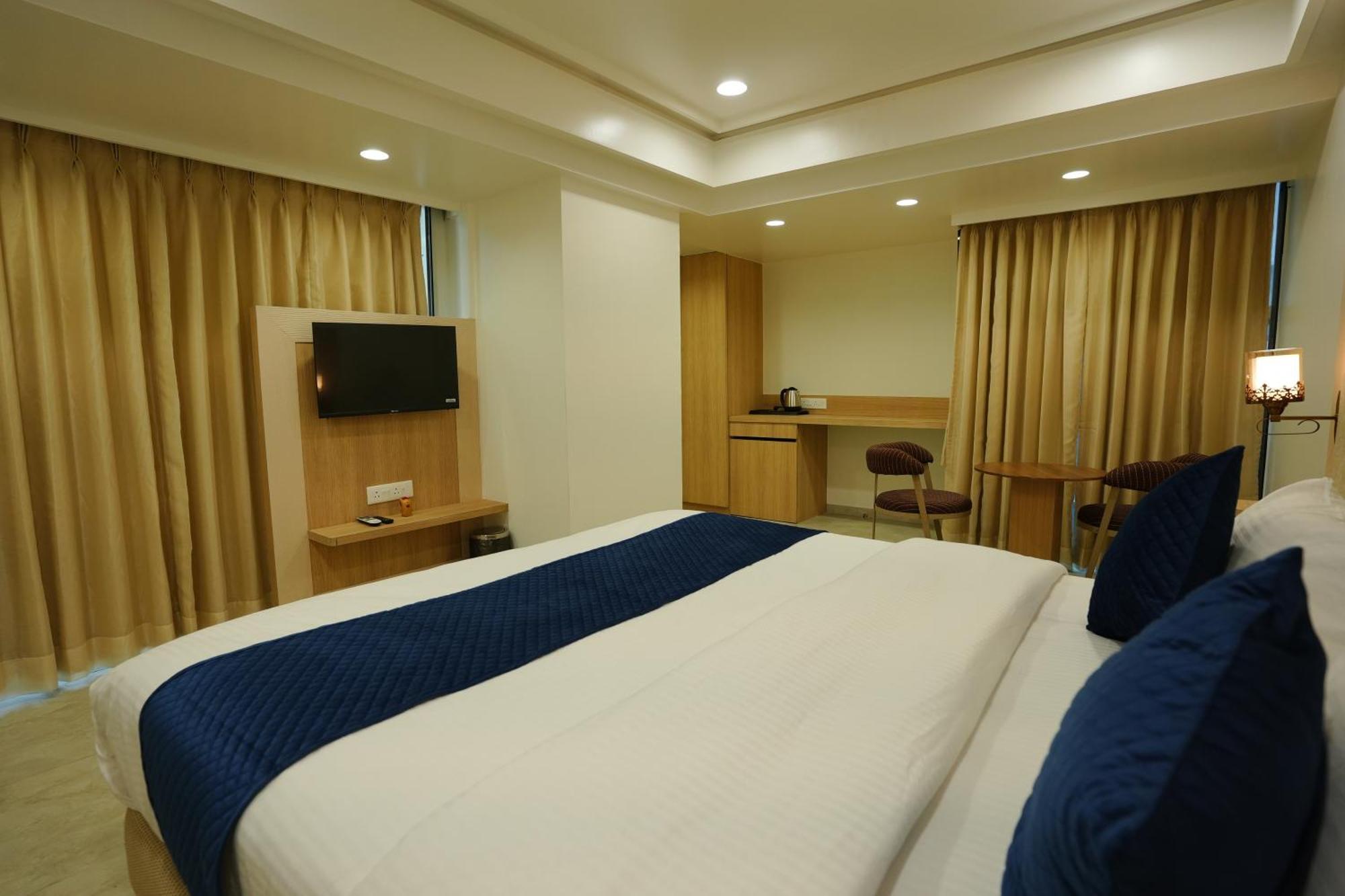 Hotel 6 Seasons, Koregoan Park, بونة المظهر الخارجي الصورة