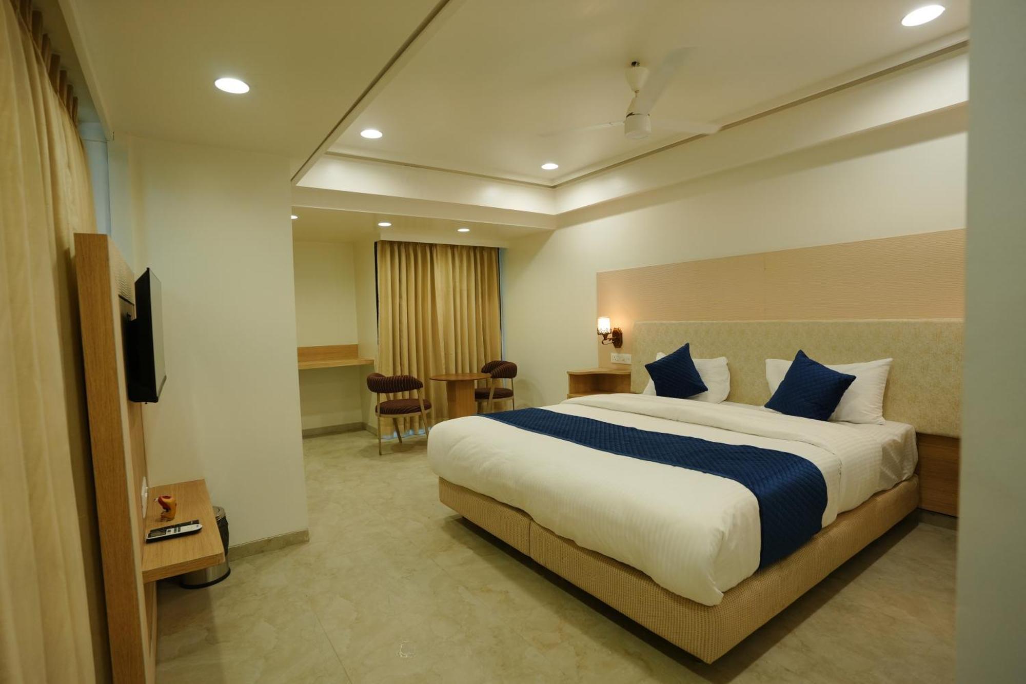Hotel 6 Seasons, Koregoan Park, بونة المظهر الخارجي الصورة