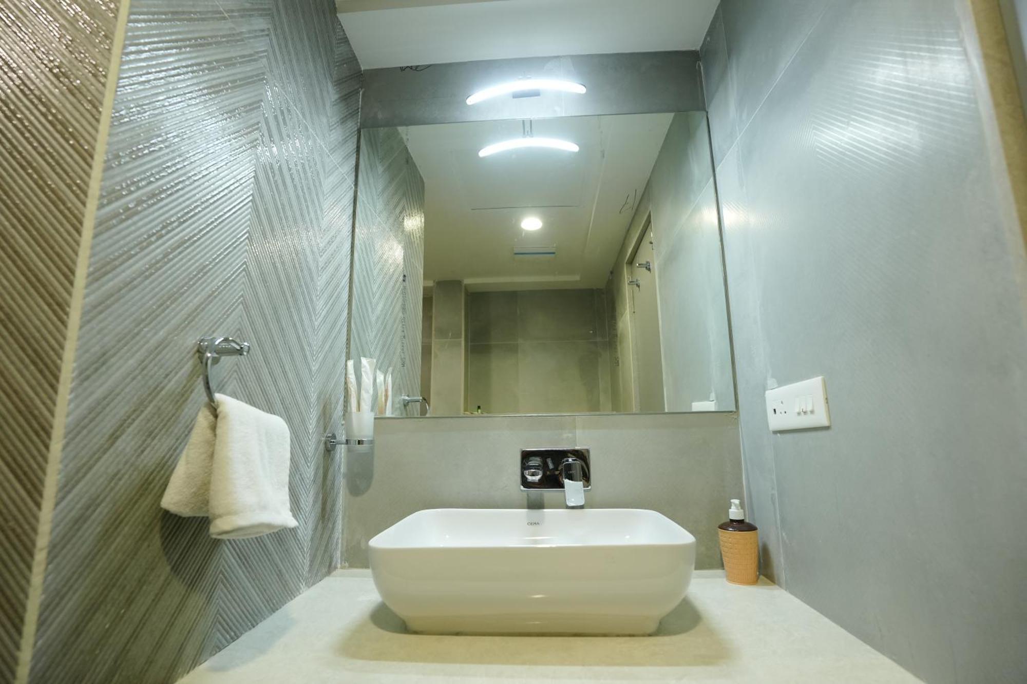 Hotel 6 Seasons, Koregoan Park, بونة المظهر الخارجي الصورة