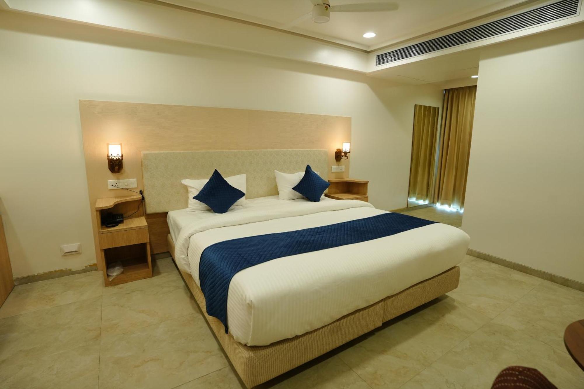 Hotel 6 Seasons, Koregoan Park, بونة المظهر الخارجي الصورة