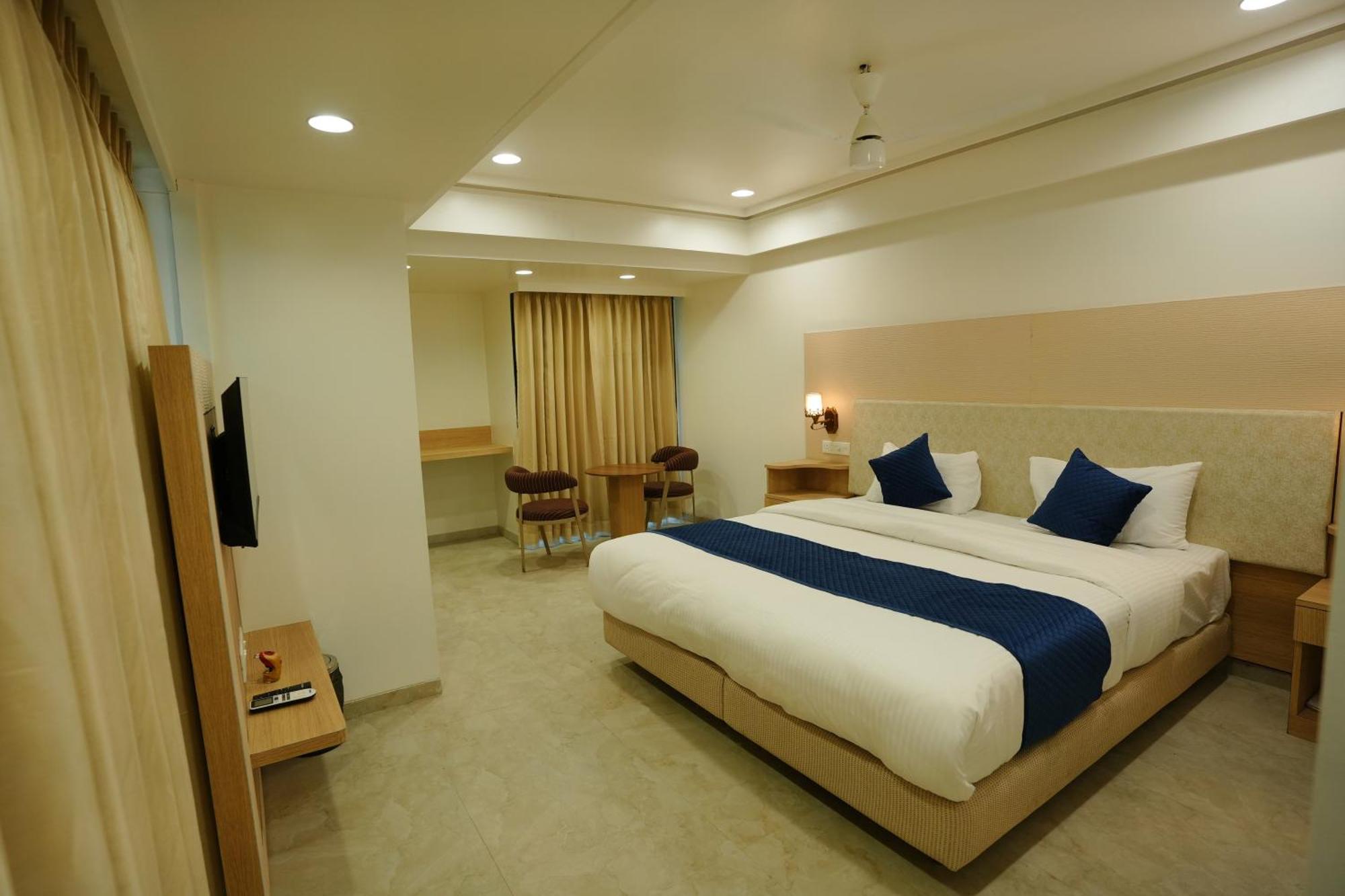 Hotel 6 Seasons, Koregoan Park, بونة المظهر الخارجي الصورة