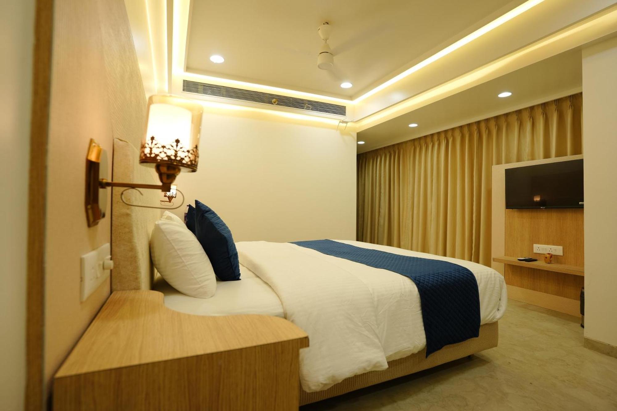 Hotel 6 Seasons, Koregoan Park, بونة المظهر الخارجي الصورة