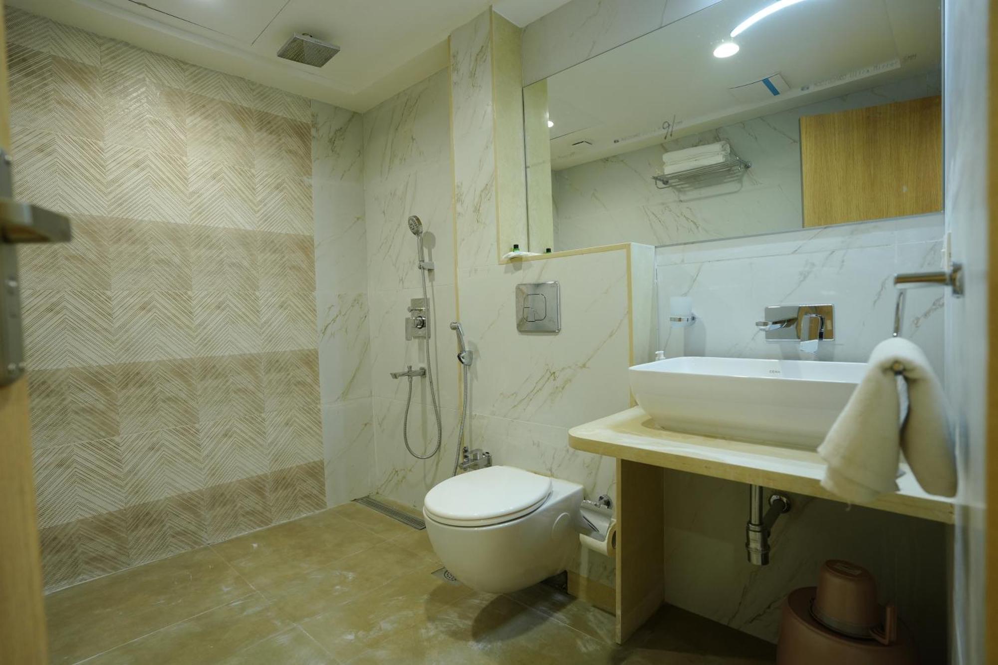 Hotel 6 Seasons, Koregoan Park, بونة المظهر الخارجي الصورة
