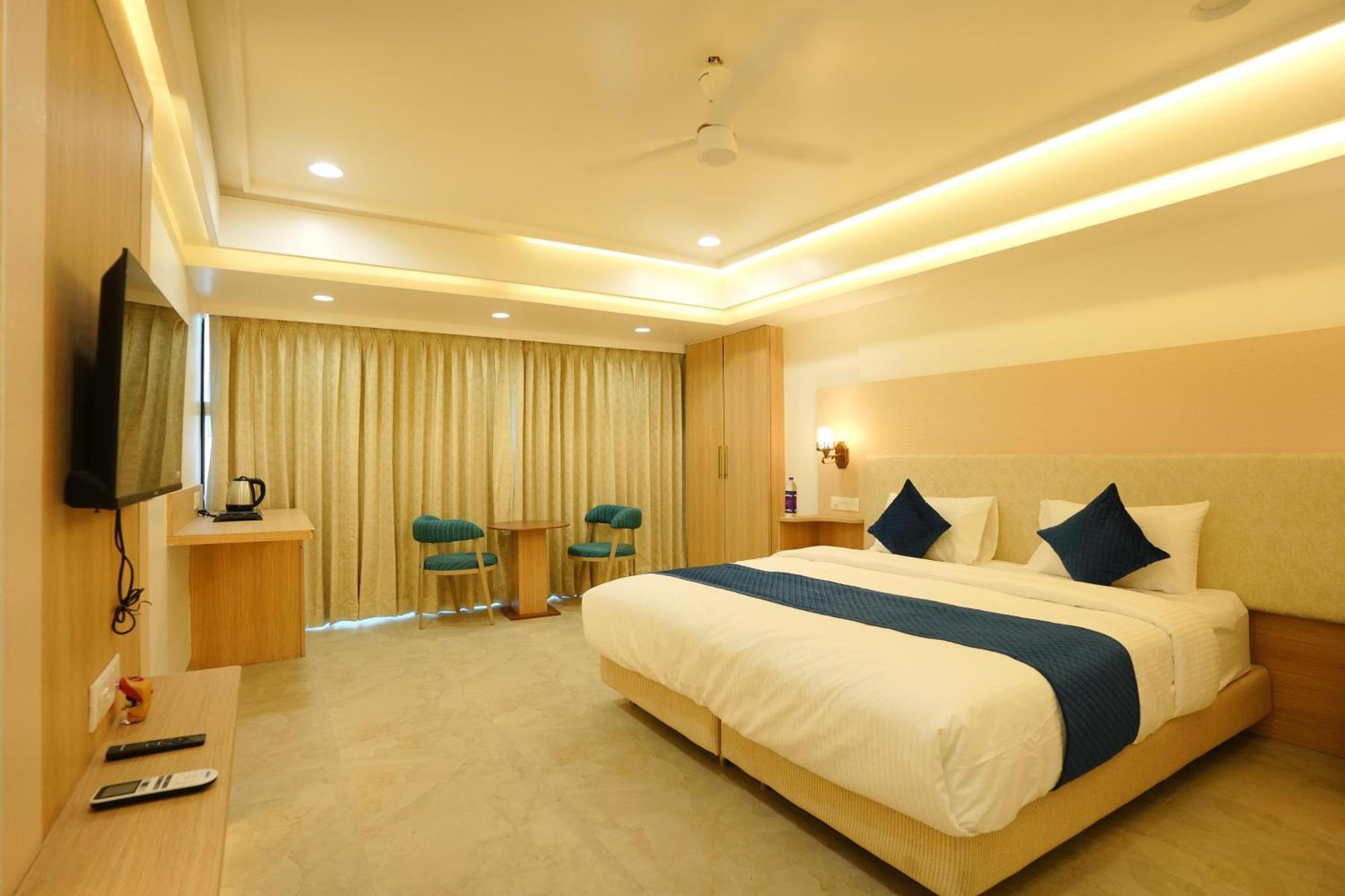 Hotel 6 Seasons, Koregoan Park, بونة المظهر الخارجي الصورة