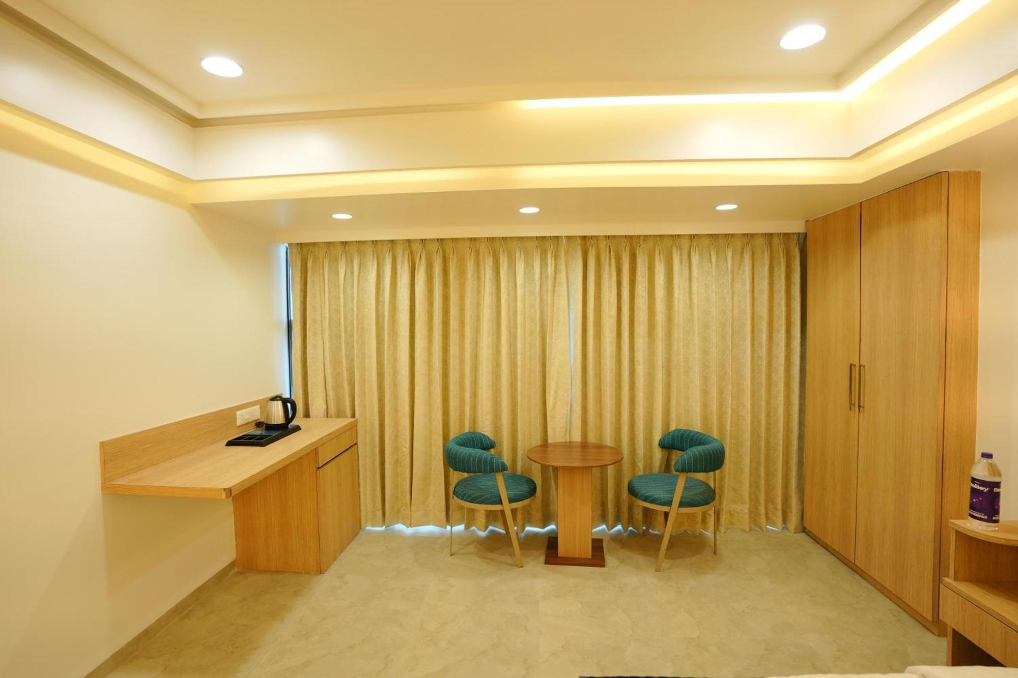 Hotel 6 Seasons, Koregoan Park, بونة المظهر الخارجي الصورة