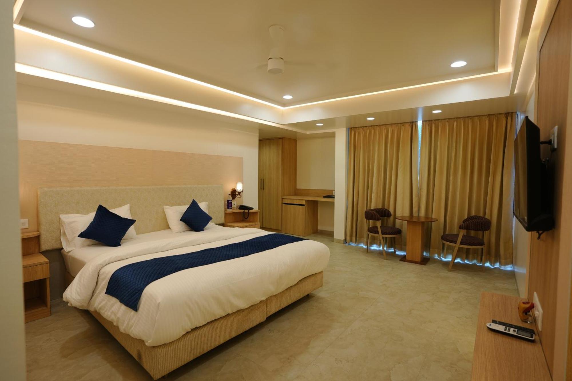 Hotel 6 Seasons, Koregoan Park, بونة المظهر الخارجي الصورة