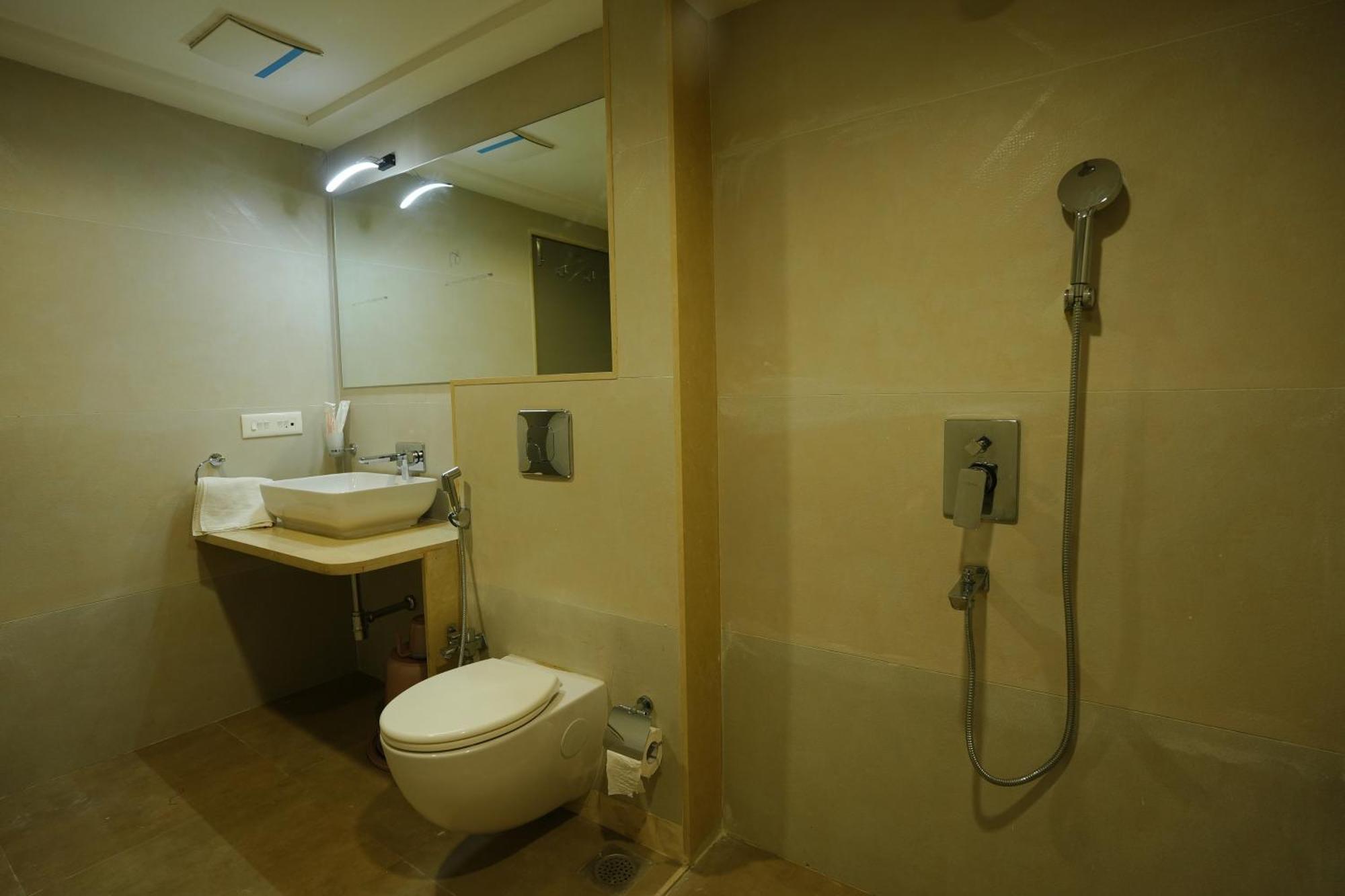 Hotel 6 Seasons, Koregoan Park, بونة المظهر الخارجي الصورة