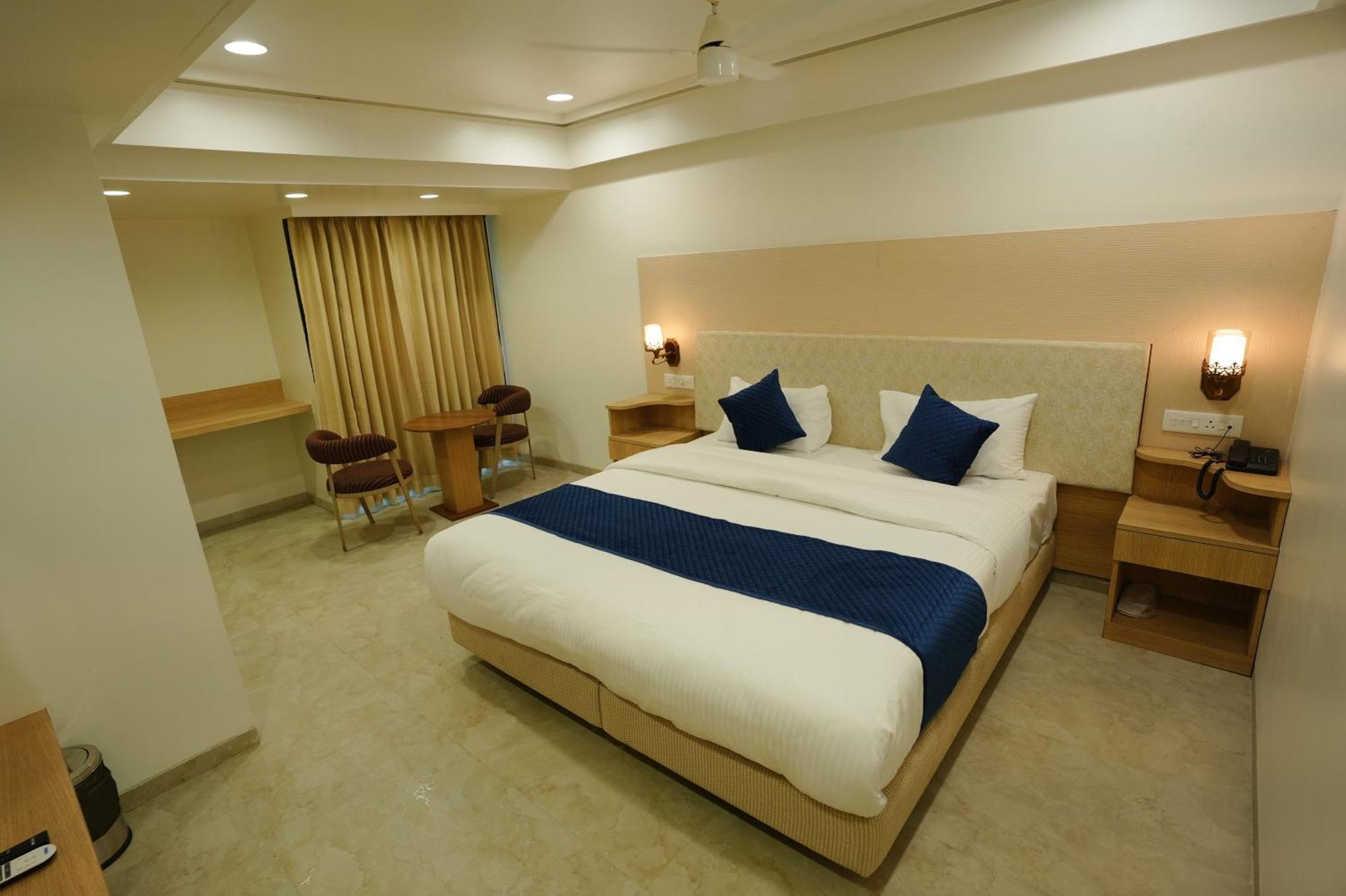 Hotel 6 Seasons, Koregoan Park, بونة المظهر الخارجي الصورة
