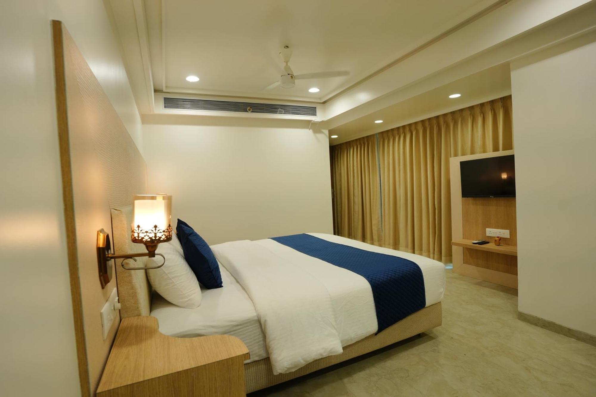 Hotel 6 Seasons, Koregoan Park, بونة المظهر الخارجي الصورة
