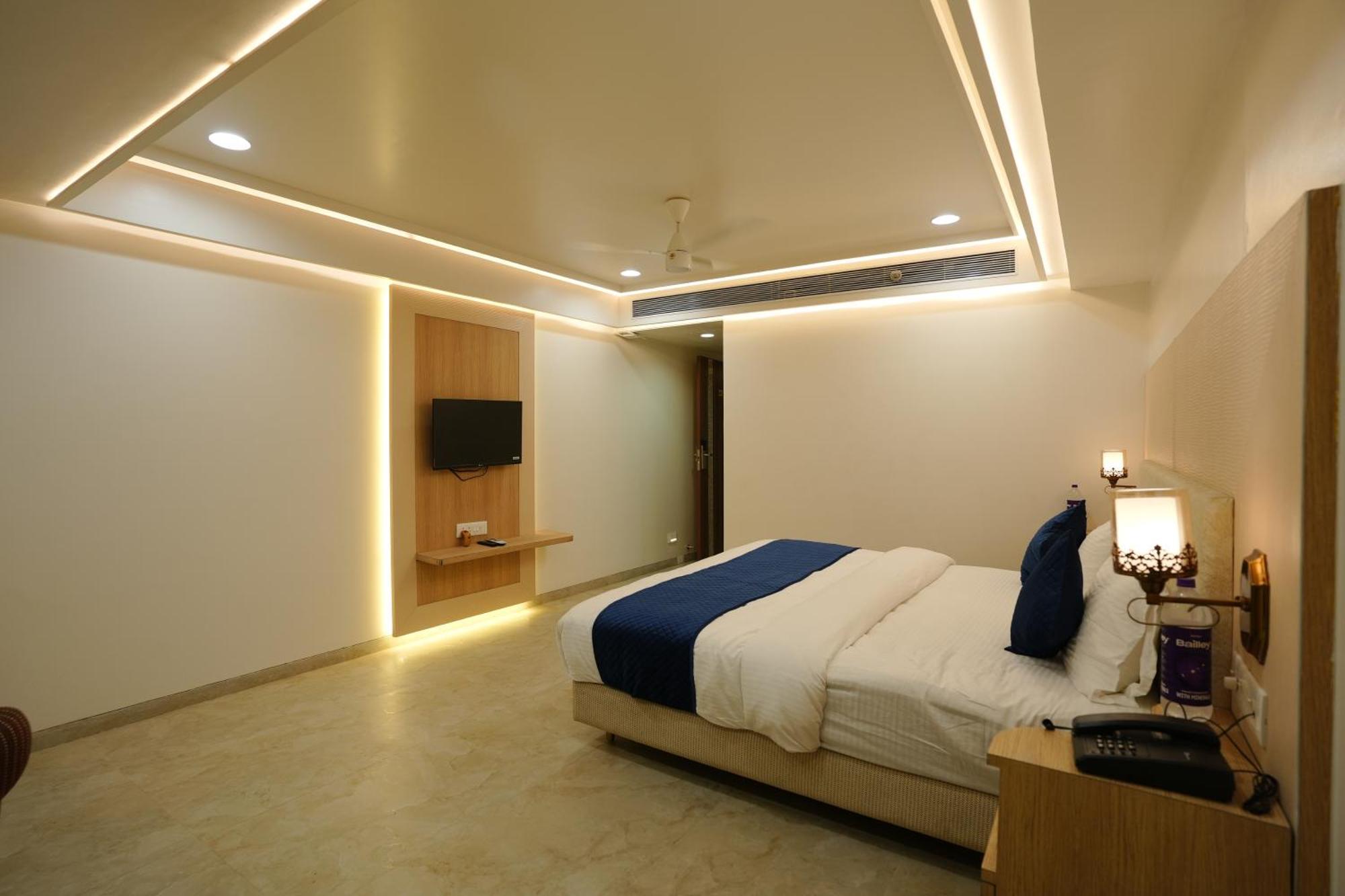 Hotel 6 Seasons, Koregoan Park, بونة المظهر الخارجي الصورة