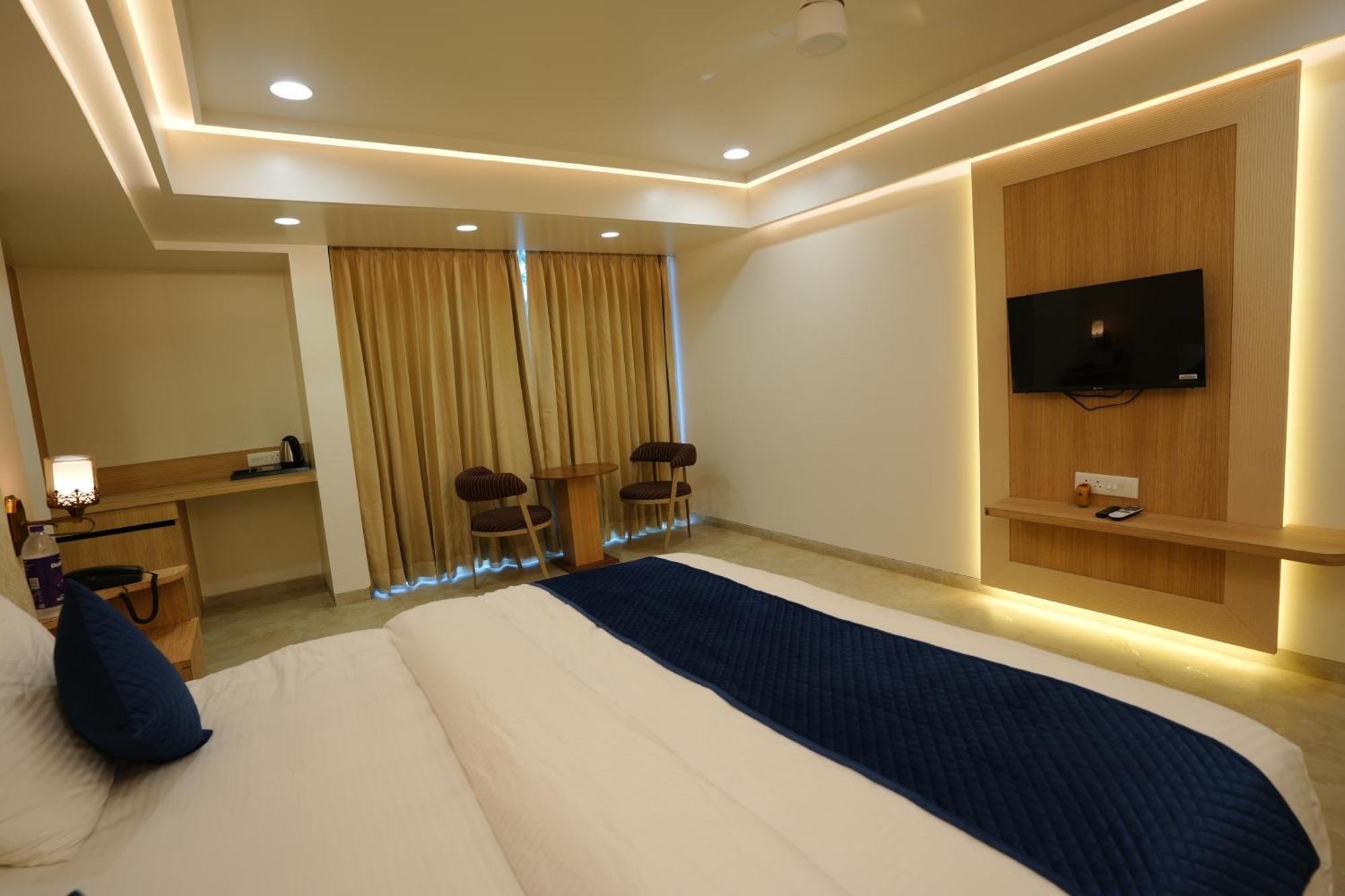Hotel 6 Seasons, Koregoan Park, بونة المظهر الخارجي الصورة