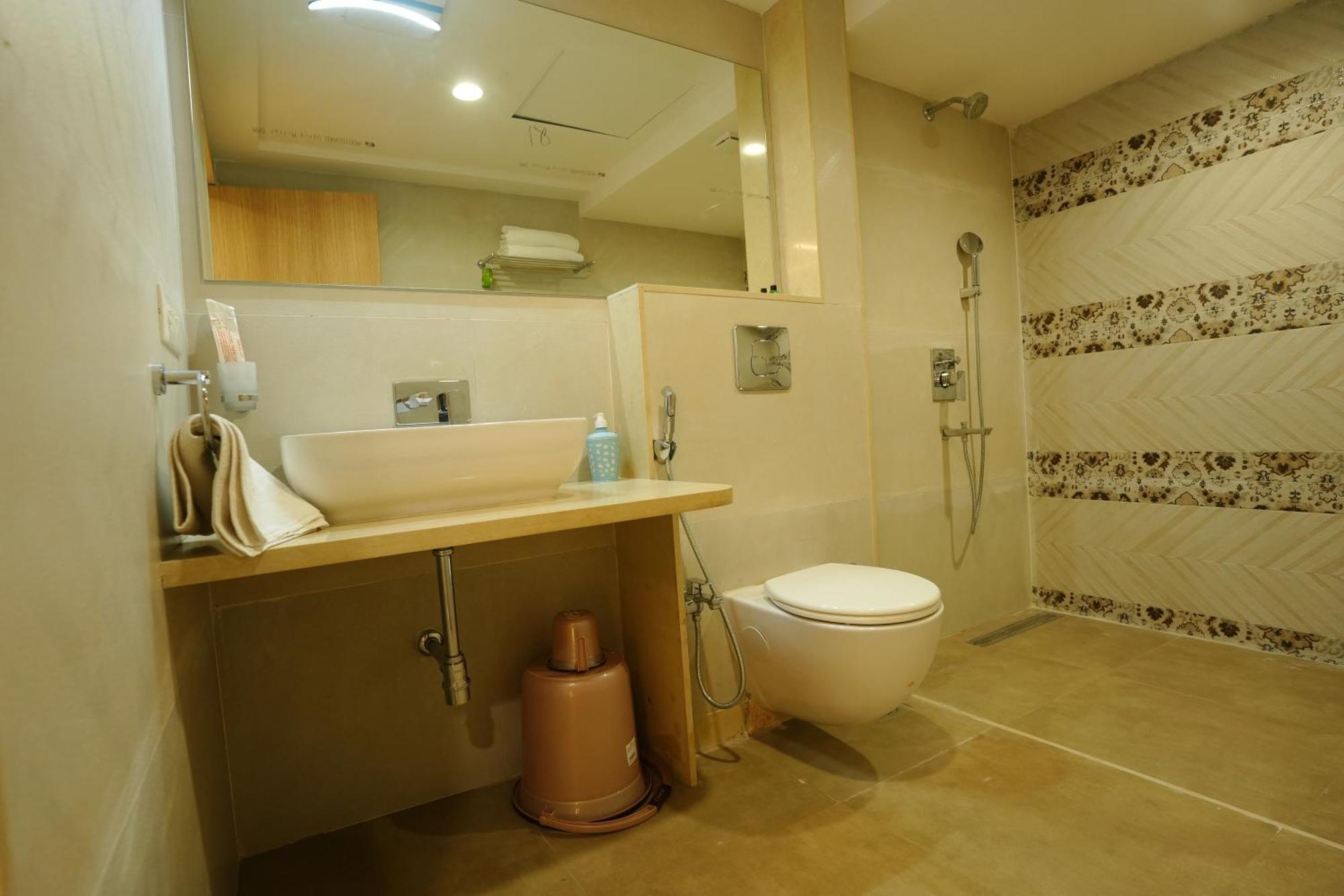 Hotel 6 Seasons, Koregoan Park, بونة المظهر الخارجي الصورة