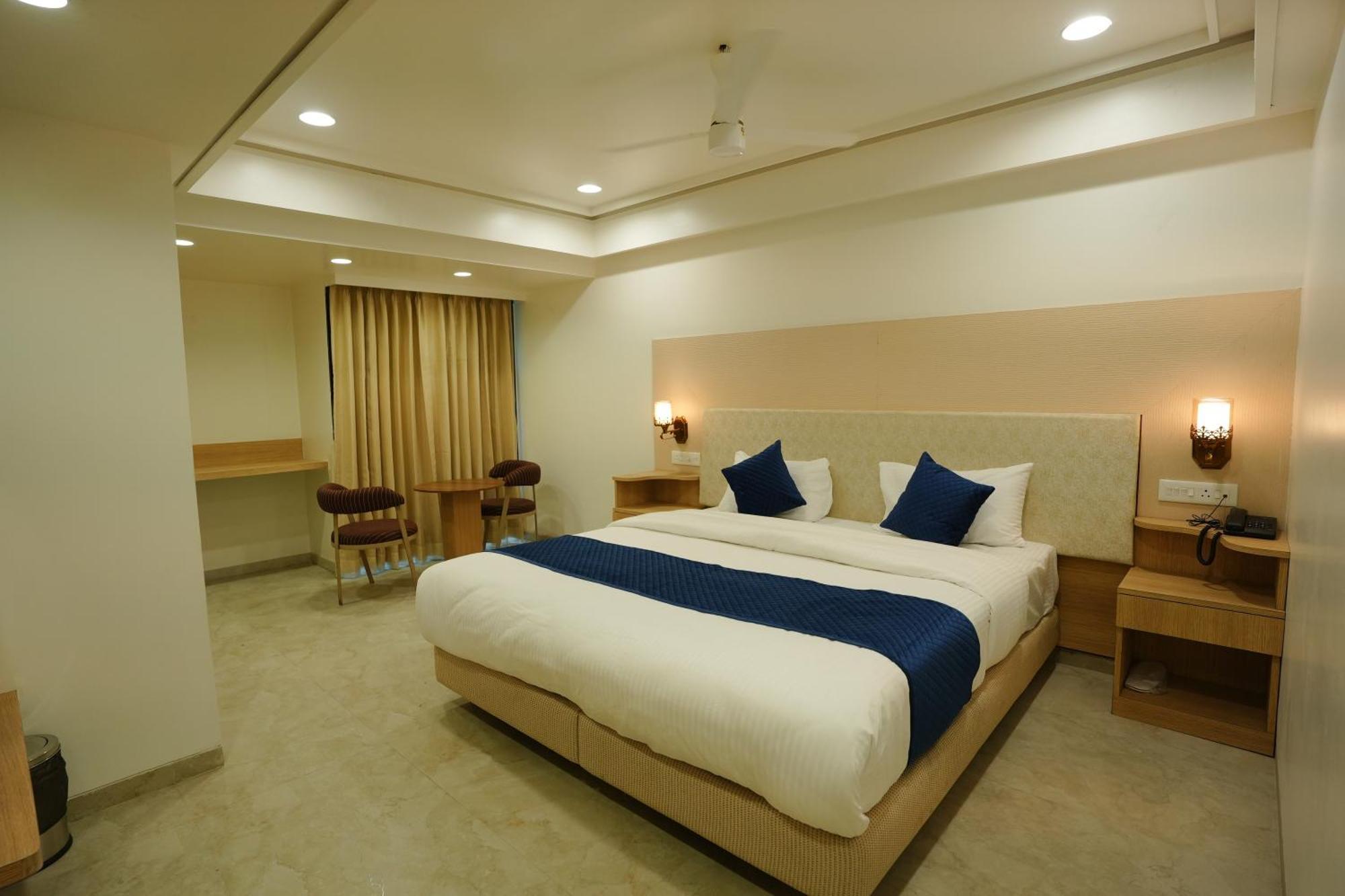 Hotel 6 Seasons, Koregoan Park, بونة المظهر الخارجي الصورة