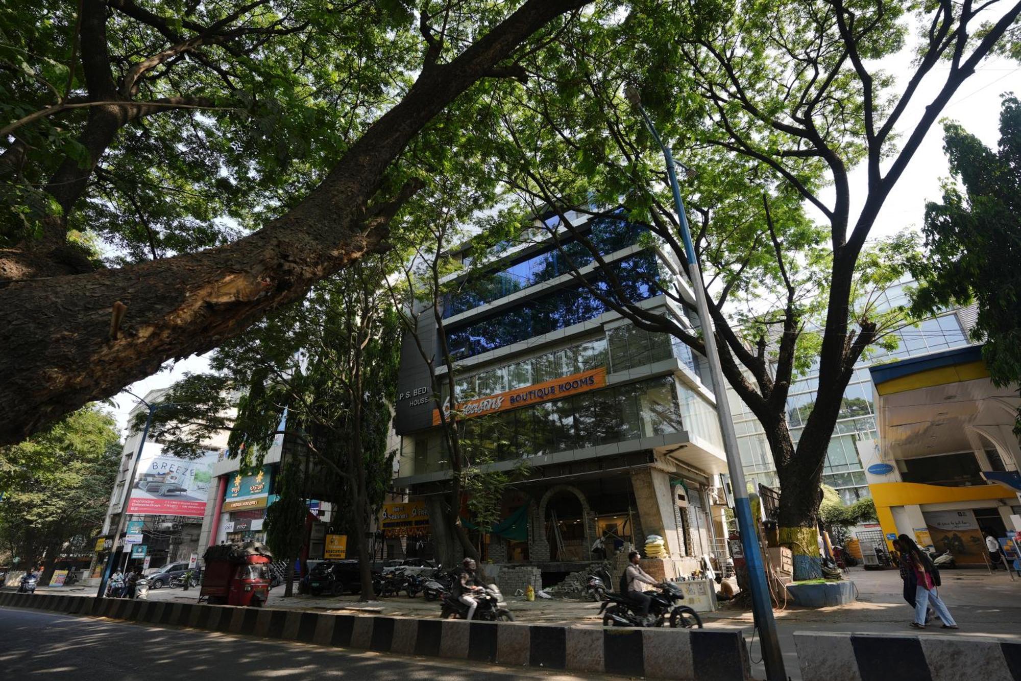 Hotel 6 Seasons, Koregoan Park, بونة المظهر الخارجي الصورة