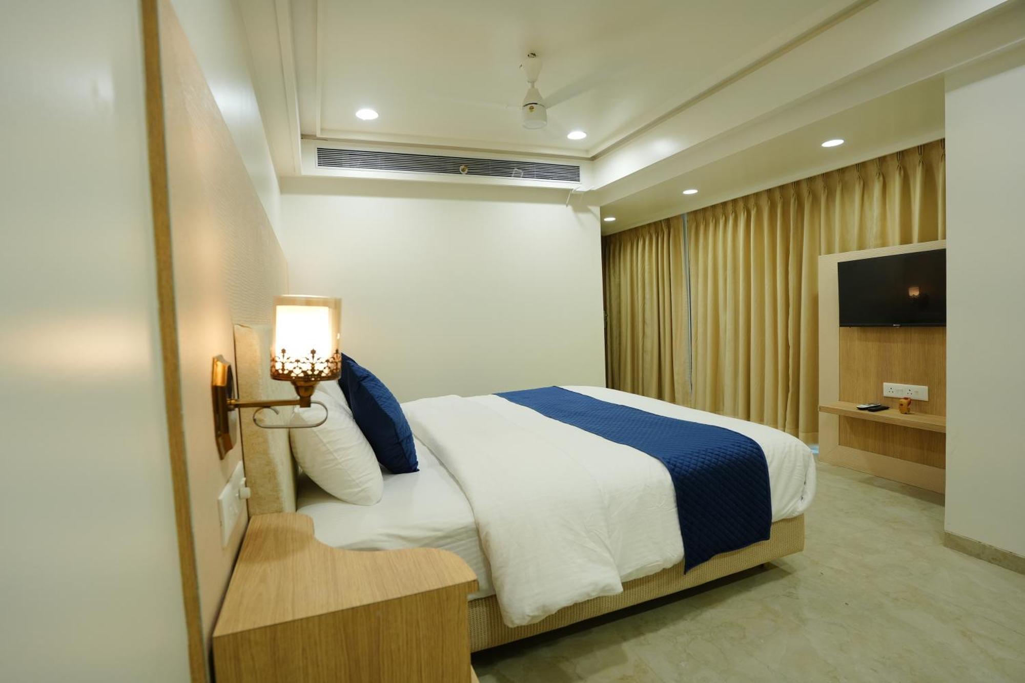 Hotel 6 Seasons, Koregoan Park, بونة المظهر الخارجي الصورة