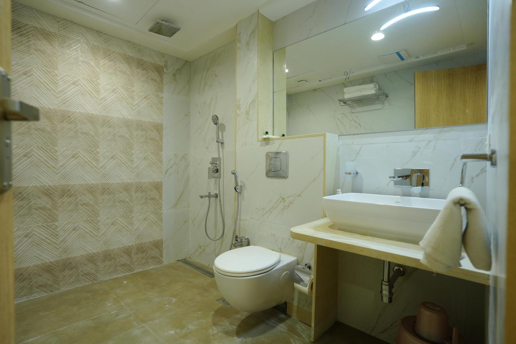 Hotel 6 Seasons, Koregoan Park, بونة المظهر الخارجي الصورة