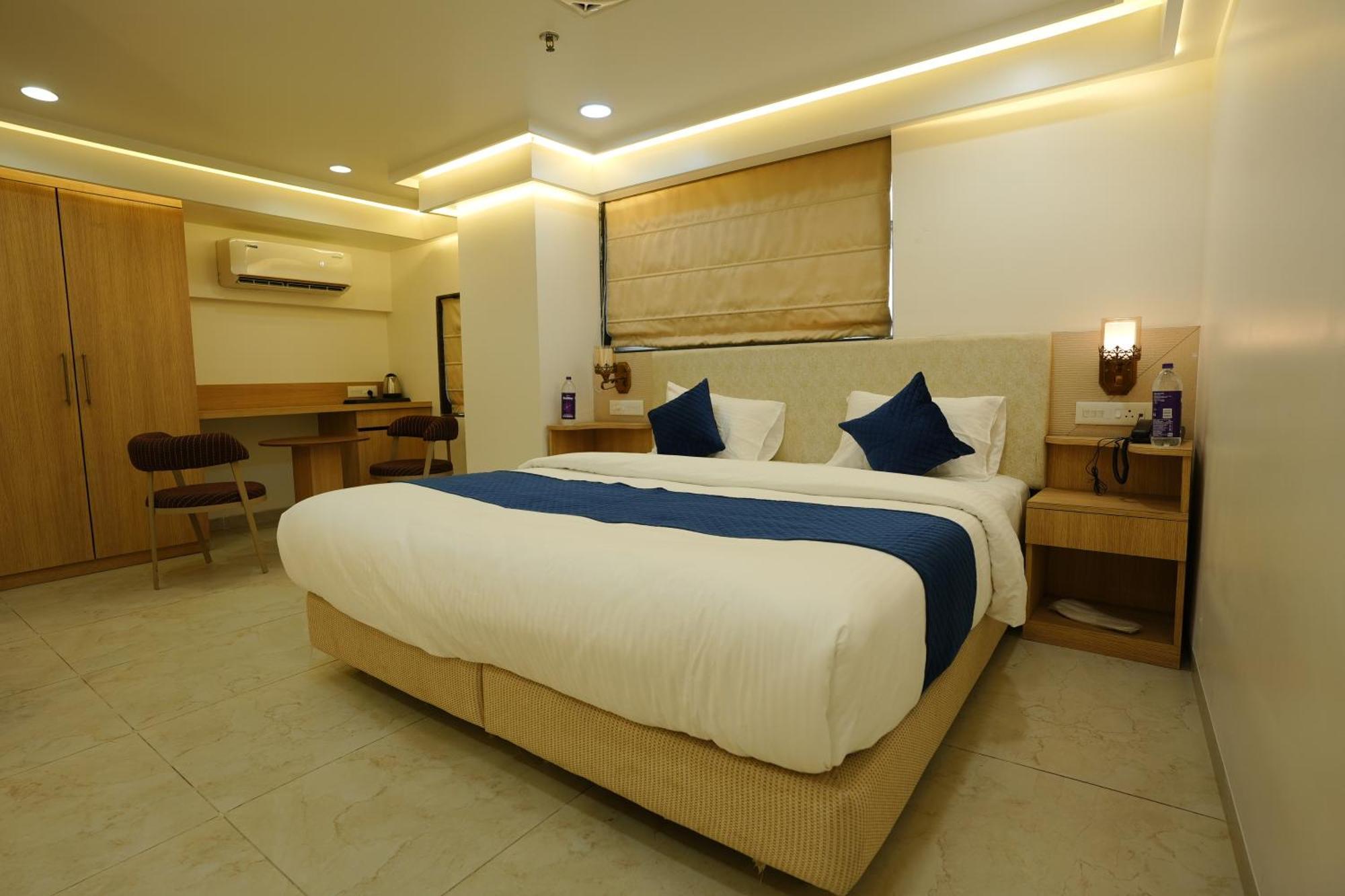 Hotel 6 Seasons, Koregoan Park, بونة المظهر الخارجي الصورة